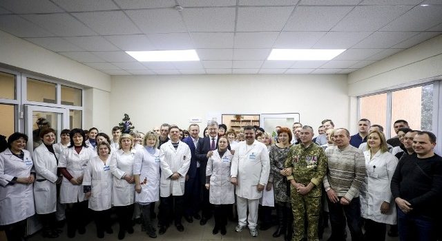 Президент відвідав поранених воїнів у Рівненському госпіталі Президент відвідав поранених воїнів у Рівненському госпіталі