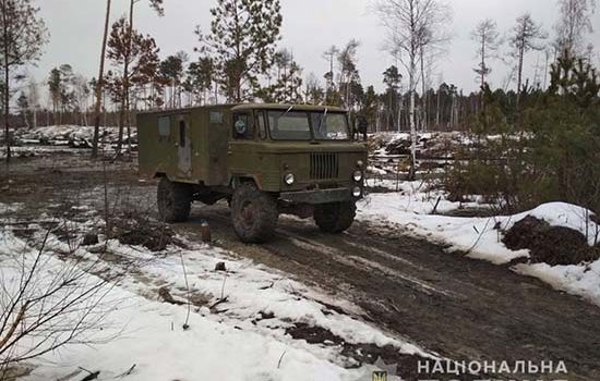На Рівненщині викрили п’ятьох старателів, у яких вилучили авто і мотопомпу На Рівненщині викрили п’ятьох старателів, у яких вилучили авто і мотопомпу