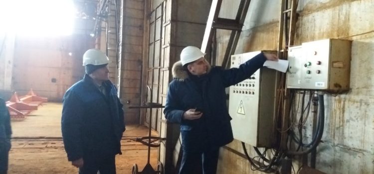 У Сарнах на заводі виявили порушення, які несуть загрозу здоров’ю і життю працівників У Сарнах на заводі виявили порушення, які несуть загрозу здоров’ю і життю працівників