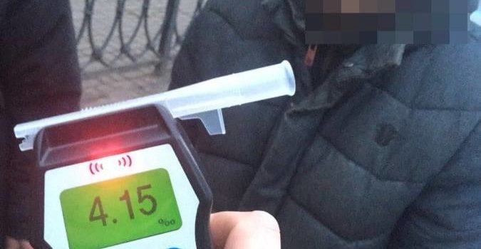 У рівненського водія освідування показало 4,15 проміле алкоголю в крові У рівненського водія освідування показало 4,15 проміле алкоголю в крові