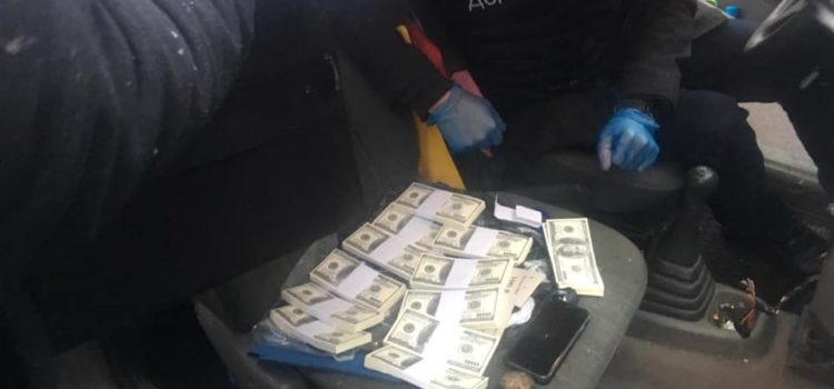 Оперативники Департаменту стратегічних розслідувань затримали злочинну групу рейдерів-вимагачів Оперативники Департаменту стратегічних розслідувань затримали злочинну групу рейдерів-вимагачів
