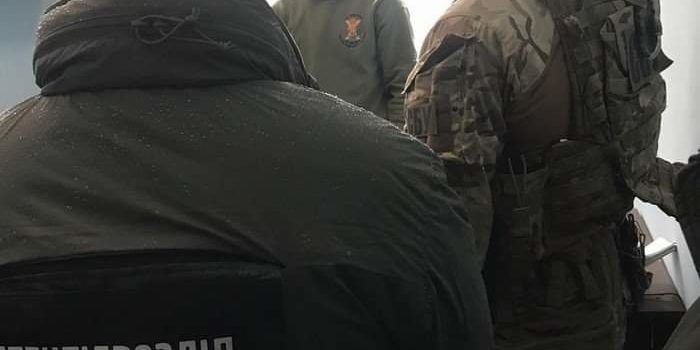 У Рівному СБУ викрила на хабарі військовослужбовця У Рівному СБУ викрила на хабарі військовослужбовця