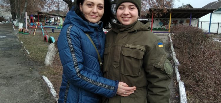 Мама нацгвардійки Олександри Ковальчук: «Горджуся своєю донькою» Мама нацгвардійки Олександри Ковальчук: «Горджуся своєю донькою»