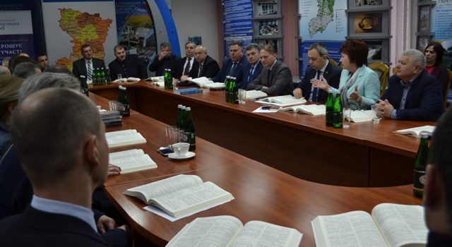 У Рівному під час Духовного Ранку писали Біблію від руки та ухвалили декларацію У Рівному під час Духовного Ранку писали Біблію від руки та ухвалили декларацію
