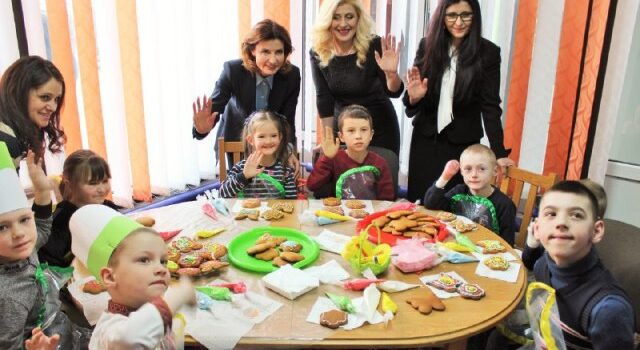 У Сарнах діти провели для Марини Порошенко кулінарний майстер-клас У Сарнах діти провели для Марини Порошенко кулінарний майстер-клас