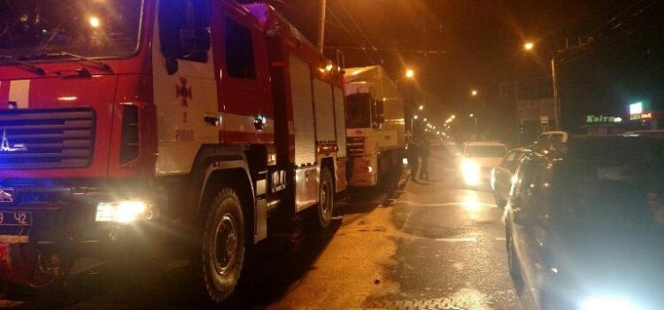 У Рівному вантажівка, через технічні несправності, частково перекрила дорогу У Рівному вантажівка, через технічні несправності, частково перекрила дорогу