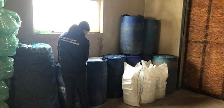На Рівненщині вилучили 2600 літрів фальсифікованого алкоголю На Рівненщині вилучили 2600 літрів фальсифікованого алкоголю