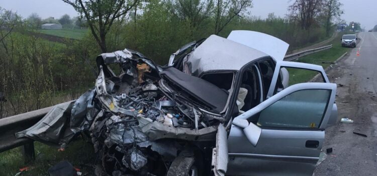 У лікарні помер 18-річний пасажир автомобіля, який потрапив у ДТП У лікарні помер 18-річний пасажир автомобіля, який потрапив у ДТП