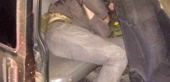 Рівненські військовослужбовці затримали озброєного дезертира Рівненські військовослужбовці затримали озброєного дезертира