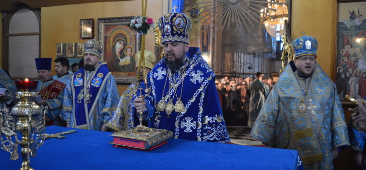Митрополит Епіфаній очолив Божественну літургію у Свято-Покровському соборі Рівного Митрополит Епіфаній очолив Божественну літургію у Свято-Покровському соборі Рівного