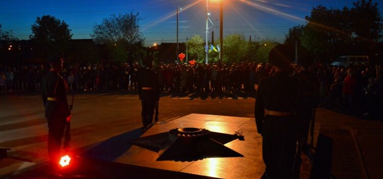 У Рівному в п’яте відбулась акція «Перша хвилина миру» У Рівному в п’яте відбулась акція «Перша хвилина миру»