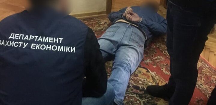 На 400 тисяч гривень хабара викрили начальника рівненського ДАБІ На 400 тисяч гривень хабара викрили начальника рівненського ДАБІ