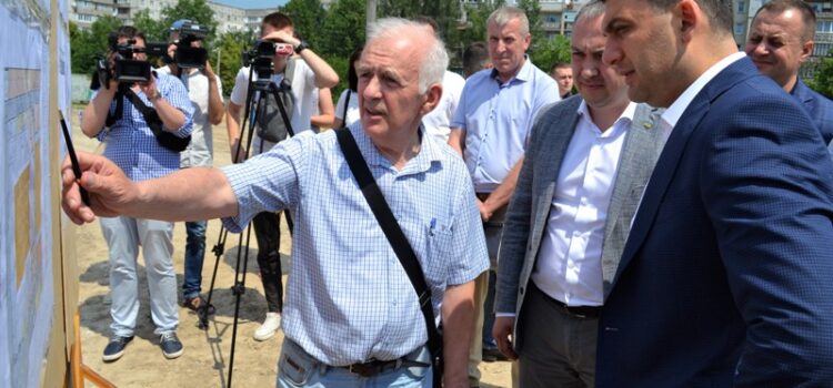 «Такі спорткомплекси, як на Макарова, мають бути в кожному обласному центрі», – Володимир Гройсман «Такі спорткомплекси, як на Макарова, мають бути в кожному обласному центрі», – Володимир Гройсман