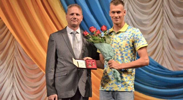 В Рівненському драмтеатрі відбулися урочистості з нагоди 23-ї річниці Конституції України В Рівненському драмтеатрі відбулися урочистості з нагоди 23-ї річниці Конституції України