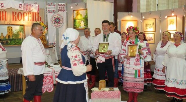 У Рівному в краєзнавчому музеї влаштували НовоКорецьке весілля У Рівному в краєзнавчому музеї влаштували НовоКорецьке весілля