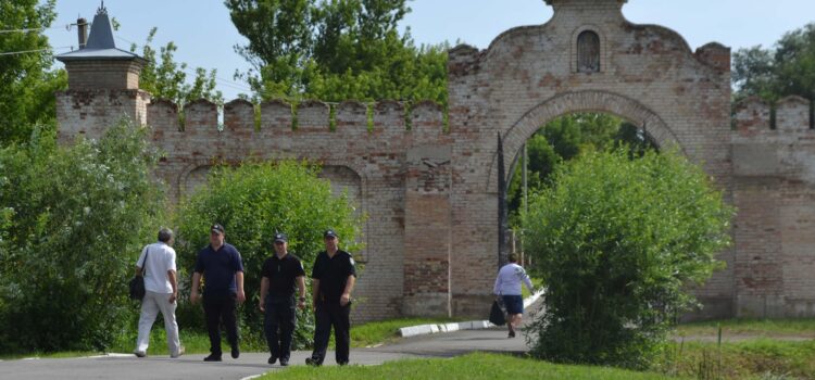 Заходи на «Козацьких могилах» пройшли без порушень Заходи на «Козацьких могилах» пройшли без порушень