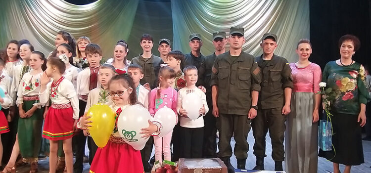 У реабілітаційному центрі “Крок” гвардійці дарували подарунки У реабілітаційному центрі “Крок” гвардійці дарували подарунки