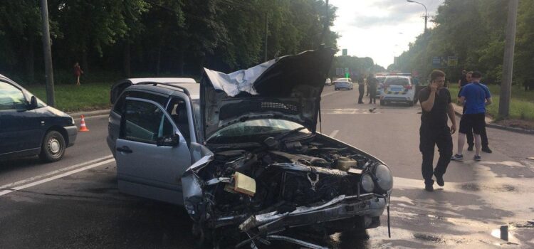 У Рівному внаслідок зіткнення двох авто постраждали п’ятеро осіб У Рівному внаслідок зіткнення двох авто постраждали п’ятеро осіб