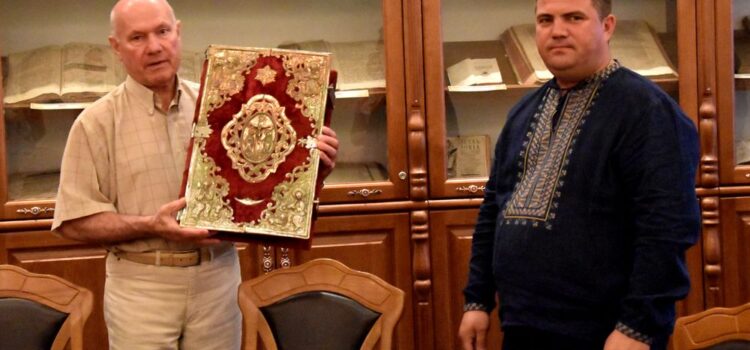 Музеї історії Острозької академії поповнили стародруком Музеї історії Острозької академії поповнили стародруком