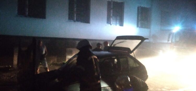 У Рівному на Чорновола горів автомобіль У Рівному на Чорновола горів автомобіль