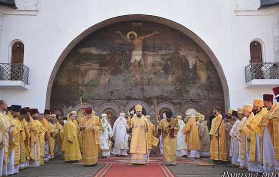 Митрополит Епіфаній очолив Божественну літургію на Козацьких могилах Митрополит Епіфаній очолив Божественну літургію на Козацьких могилах