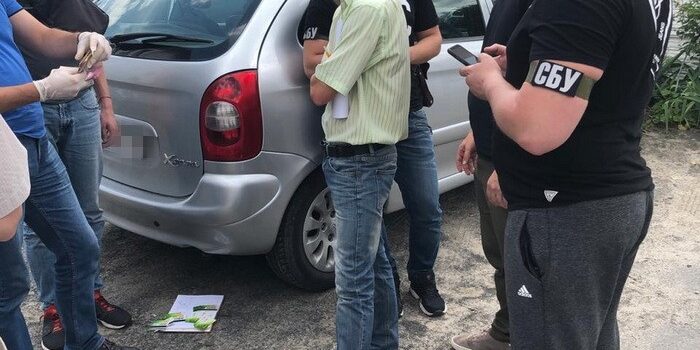 На Рівненщині СБУ викрила на хабарі майора поліції На Рівненщині СБУ викрила на хабарі майора поліції