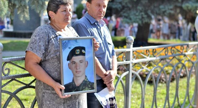 На Рівненщині вшанували пам’ять Героїв, які захищали Україну На Рівненщині вшанували пам’ять Героїв, які захищали Україну