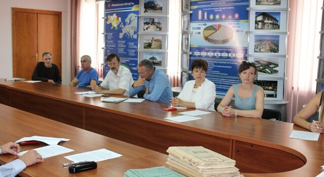 На Рівненщині продовжують відновлювати права жертв комуністичних репресій На Рівненщині продовжують відновлювати права жертв комуністичних репресій