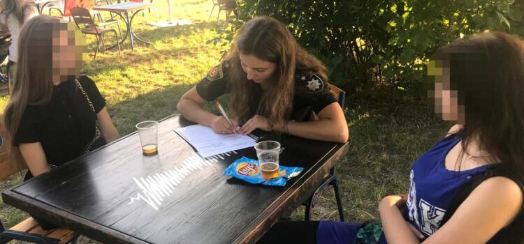 Продаж алкоголю лише після пред’явлення паспорта: у Рівному працівники ювенальної поліції провели черговий рейд Продаж алкоголю лише після пред’явлення паспорта: у Рівному працівники ювенальної поліції провели черговий рейд