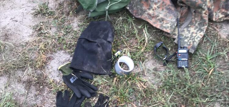 На Рівненщині поліцейські затримали волинянина за вчинений розбій на родину, двох спільників – розшукують На Рівненщині поліцейські затримали волинянина за вчинений розбій на родину, двох спільників – розшукують