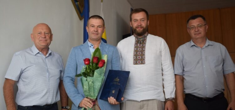 Грамоти Верховної Ради України вручили сільському голові та двом лікарям Грамоти Верховної Ради України вручили сільському голові та двом лікарям