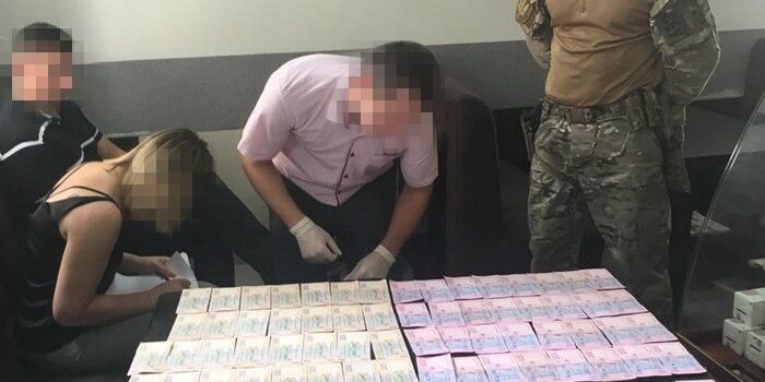 У Рівному СБУ викрила державних реєстраторів на сприянні рейдерству (ВІДЕО) У Рівному СБУ викрила державних реєстраторів на сприянні рейдерству (ВІДЕО)