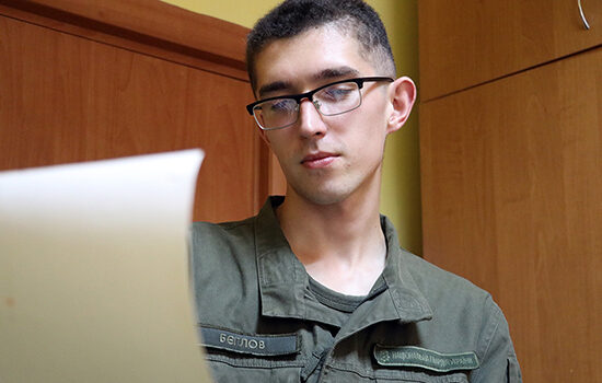 Медик, що створює шедеври: коли кажуть, що військо й творчість несумісні Медик, що створює шедеври: коли кажуть, що військо й творчість несумісні