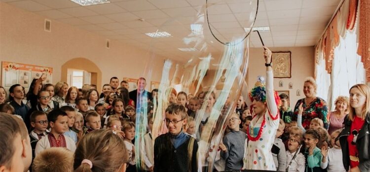Для дітей Клеванської школи-інтернату збирають канцелярію та одяг Для дітей Клеванської школи-інтернату збирають канцелярію та одяг