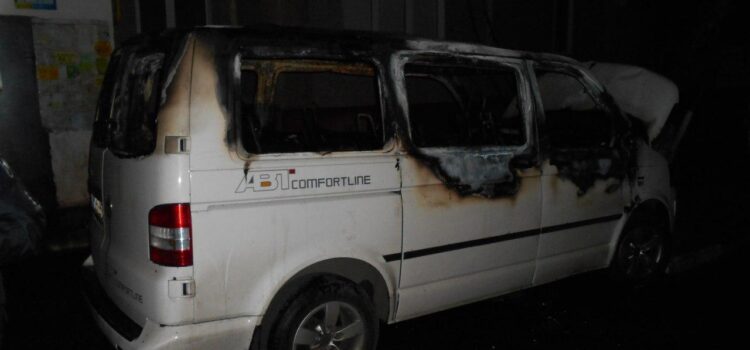 У Рівному за фактом підпалу автомобіля відкрито кримінальне провадження У Рівному за фактом підпалу автомобіля відкрито кримінальне провадження