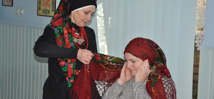У Рівному відбувся унікальний майстер-клас з пов’язування хусток У Рівному відбувся унікальний майстер-клас з пов’язування хусток