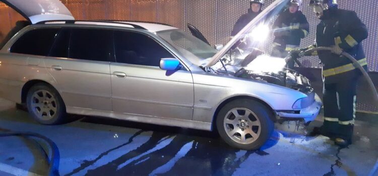 У Рівному на Гагаріна горів автомобіль У Рівному на Гагаріна горів автомобіль